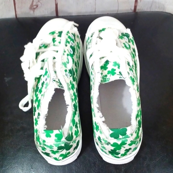 St Patrick's Day Woman's‎ sz 37= 6 M  New Sneakers - Picture 4 of 8